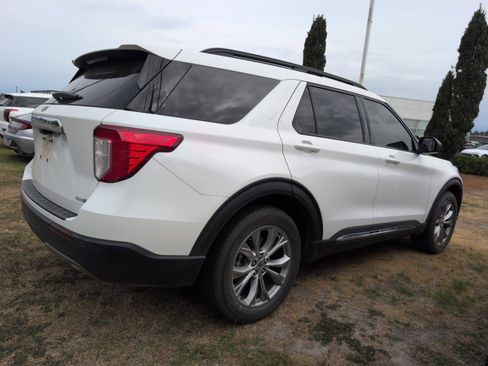 Used 2020 Ford Explorer XLT w/ Equipment Group 202A AWD/4WD image 2