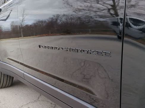 New 2025 Jeep Grand Cherokee L Limited w/ Luxury Tech Group II image 13