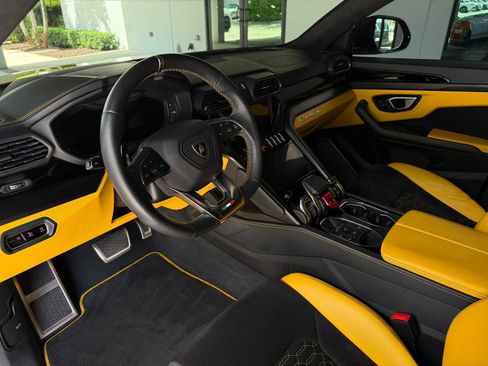 Used 2022 Lamborghini Urus AWD/4WD image 26