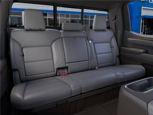 New 2026 GMC Sierra 1500 SLT image 17