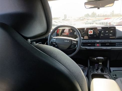 Used 2025 Kia K4 EX image 15