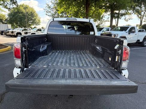 Used 2023 Toyota Tacoma TRD Off-Road w/ Technology Package AWD/4WD image 18