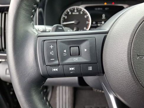 Certified 2025 Nissan Pathfinder SV image 20