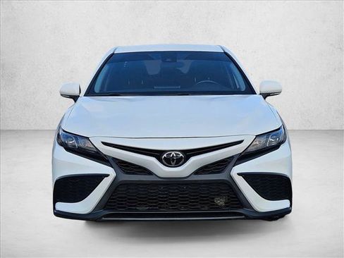 Used 2023 Toyota Camry SE FWD image 2
