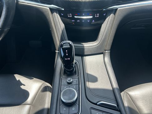 Used 2022 Cadillac XT6 Premium Luxury FWD image 17