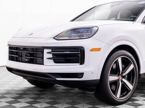 Certified 2025 Porsche Cayenne Coupe AWD/4WD image 38