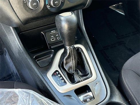 Used 2015 Jeep Cherokee Sport image 22