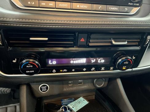 Used 2022 Nissan Rogue SV w/ SV Premium Package FWD image 16
