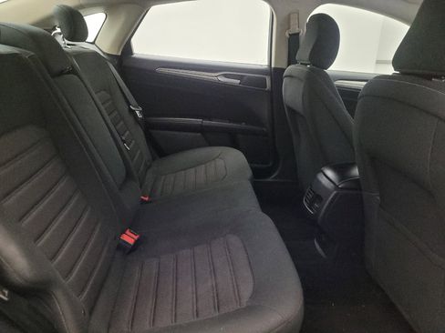 Used 2020 Ford Fusion SE AWD/4WD image 19
