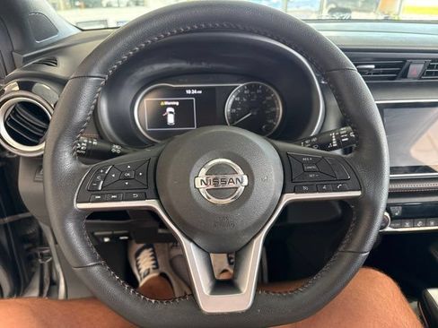 Used 2019 Nissan Kicks SR w/ SR Premium Package FWD image 14