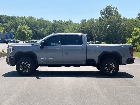 Used 2024 GMC Sierra 2500 AT4X AWD/4WD image 3