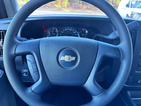 Used 2025 Chevrolet Express 2500 Extended w/ Communications Package image 18
