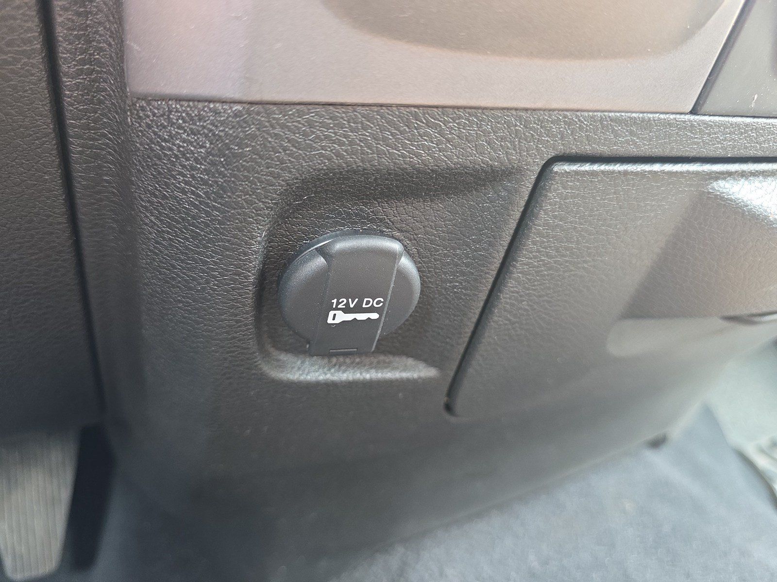 Used 2022 RAM 1500 Classic SLT w/ Protection Group AWD/4WD image 26