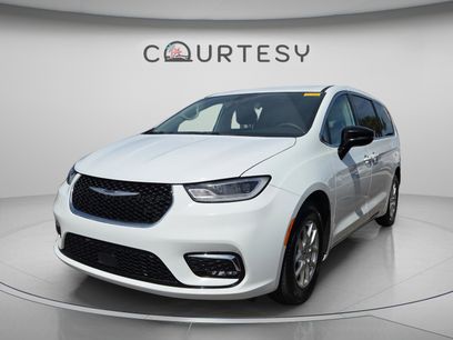 Used 2024 Chrysler Pacifica Touring-L