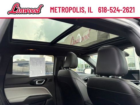 Used 2025 Jeep Compass Limited w/ Sun & Sound Group AWD/4WD image 11