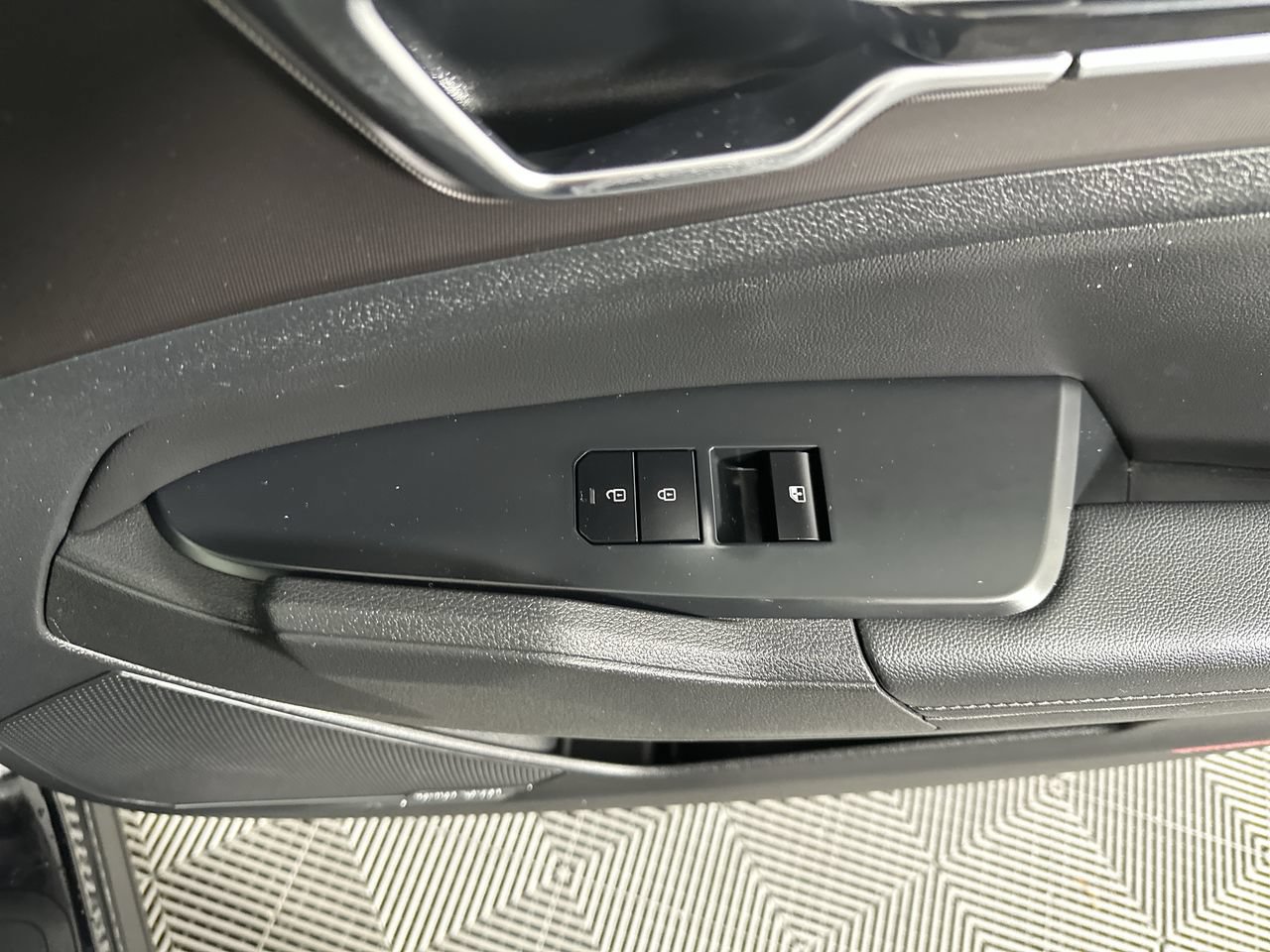 Certified 2026 Kia Sportage SX FWD image 13