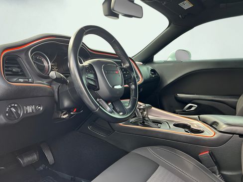 Used 2019 Dodge Challenger SXT RWD image 2