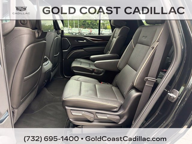 Used 2024 Cadillac Escalade Premium Luxury AWD/4WD image 19