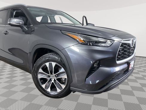 Used 2024 Toyota Highlander XLE image 7