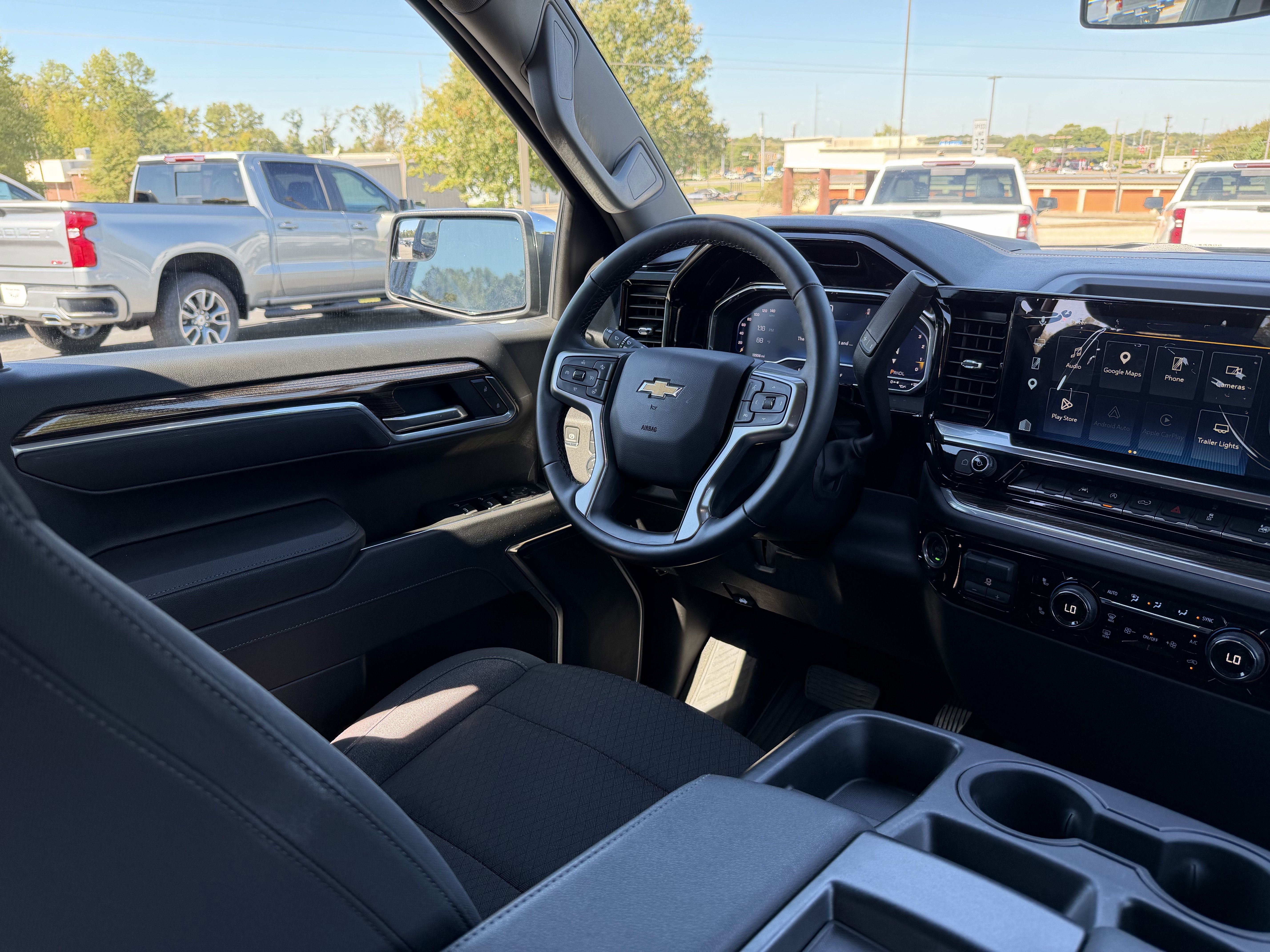 Used 2025 Chevrolet Silverado 1500 LT AWD/4WD image 37