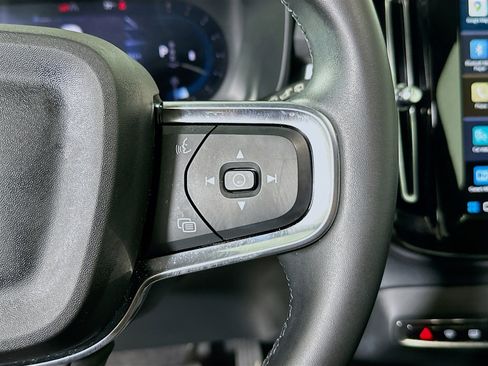 Used 2025 Volvo XC40 B5 Core image 17