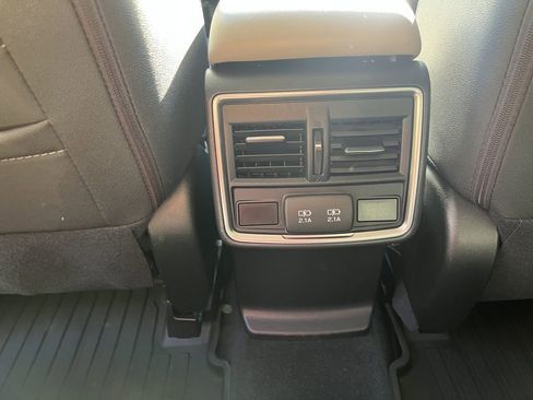 Used 2020 Subaru Forester Premium image 18