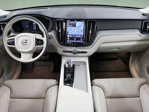 Certified 2025 Volvo XC60 B5 Ultra w/ Protection Package Premier AWD/4WD image 19