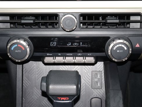 Used 2024 Toyota Tacoma TRD Off-Road image 24