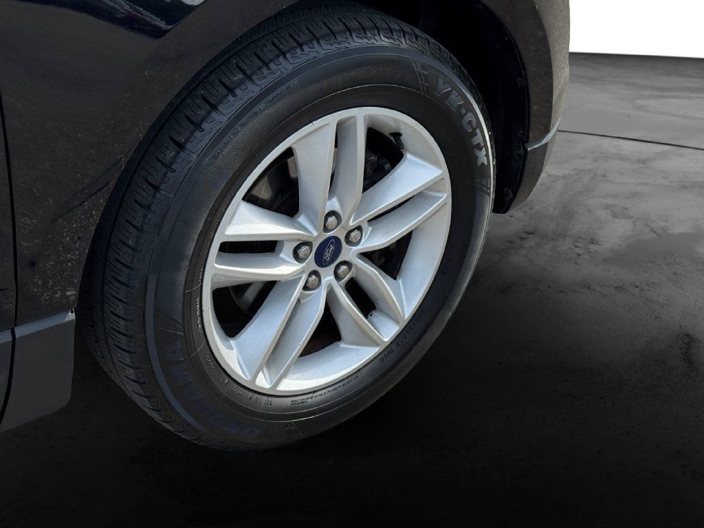 Used 2018 Ford Edge SEL FWD image 13