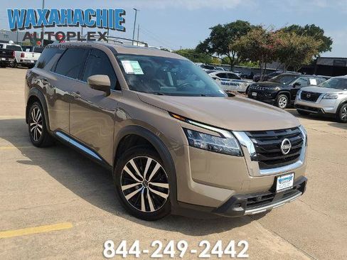 Used 2023 Nissan Pathfinder Platinum FWD image 1