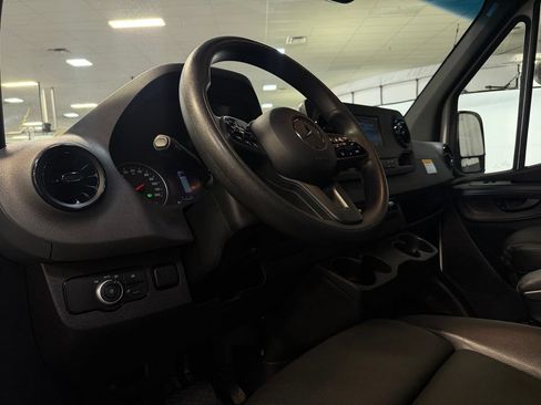 Used 2024 Mercedes-Benz Sprinter 2500 image 19