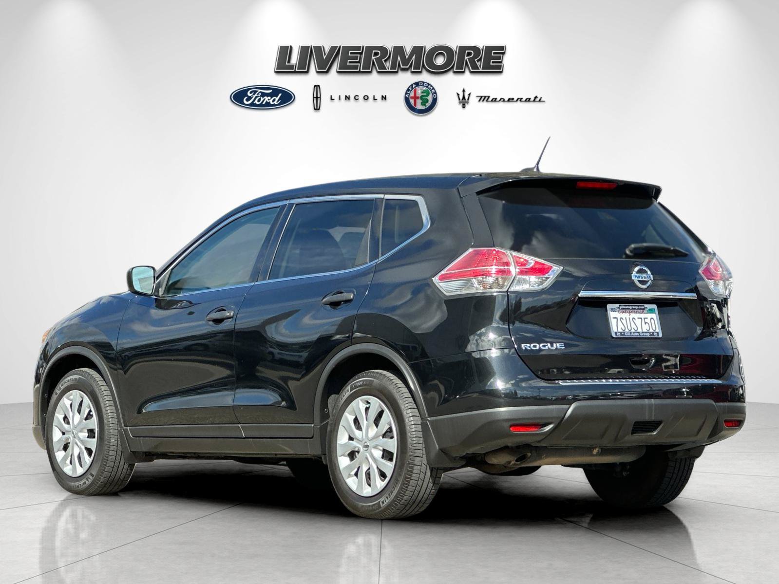 Used 2016 Nissan Rogue S w/ S Family Package FWD image 5