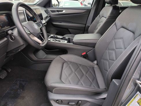 Used 2025 Volkswagen Atlas Cross Sport SE AWD/4WD image 16