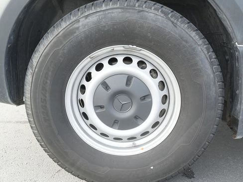 Used 2025 Mercedes-Benz Sprinter 2500 image 17