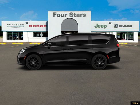 New 2026 Chrysler Pacifica Limited image 3