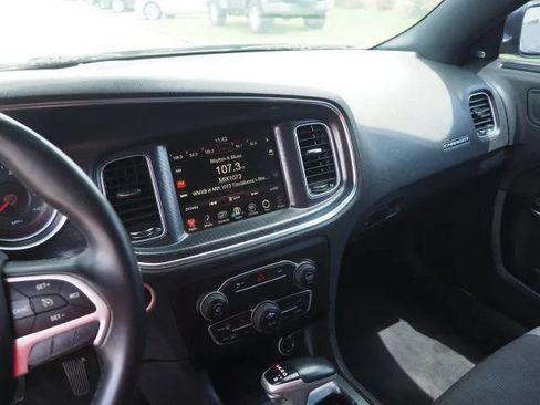 Used 2015 Dodge Charger SXT RWD image 19