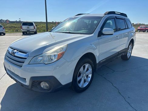 Used 2013 Subaru Outback 2.5i Premium w/ All-Weather Pkg AWD/4WD image 8