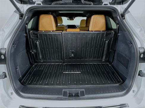 Used 2025 Toyota Highlander Platinum image 26