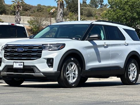 New 2026 Ford Explorer Active w/ Active Comfort Package RWD image 7