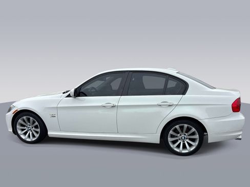 Used 2011 BMW 328i xDrive Sedan AWD/4WD image 4
