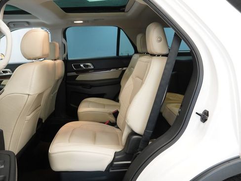 Used 2017 Ford Explorer Platinum image 26