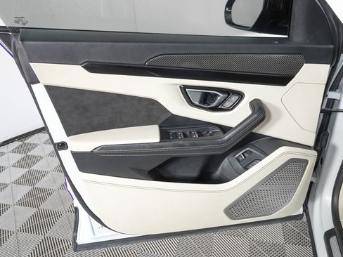 Used 2021 Lamborghini Urus image 14