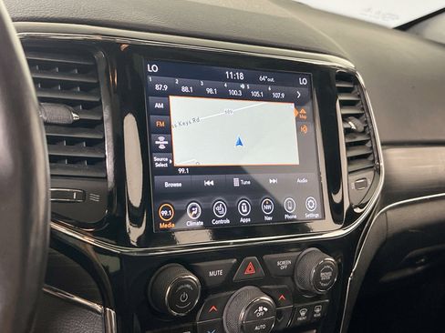 Used 2022 Jeep Grand Cherokee Limited image 15