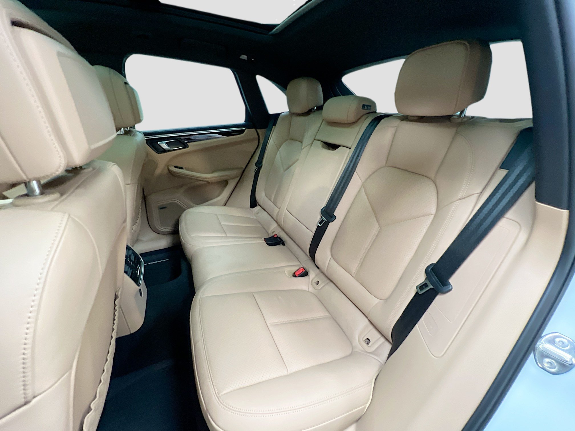 Certified 2026 Porsche Macan AWD/4WD image 24