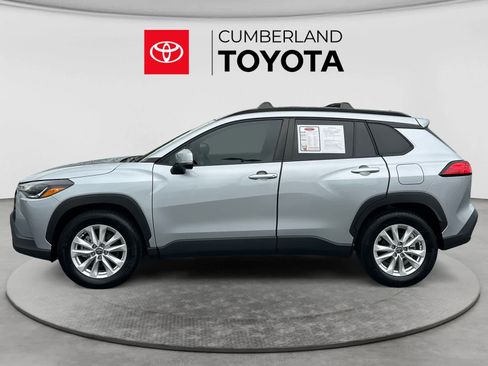 Used 2024 Toyota Corolla Cross LE FWD image 2