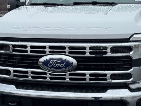 New 2025 Ford F550 4x4 Regular Cab Super Duty image 5
