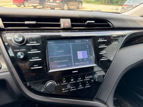 Used 2020 Toyota Camry LE FWD image 20