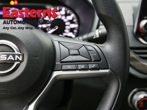 Used 2025 Nissan Altima 2.5 SV image 16