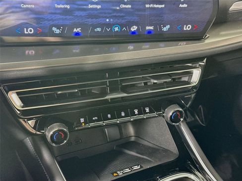 New 2026 Chevrolet Traverse LT w/ Driver Confidence Package AWD/4WD image 10