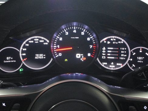 Used 2019 Porsche Cayenne image 16